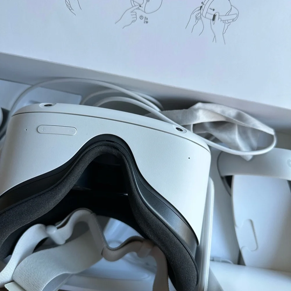 Meta Quest 2 advanced all in 1. Virtual reality headset. 128GB